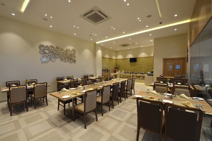 Imagen del bar/restaurante del Hotel Click Bhuj. Foto 4