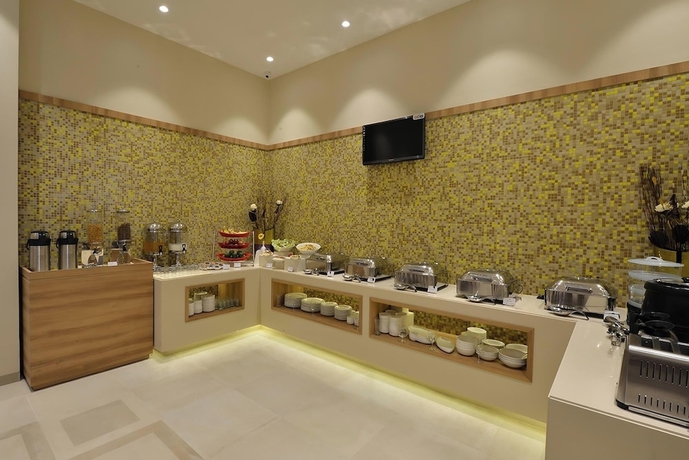 Imagen del bar/restaurante del Hotel Click Bhuj. Foto 5