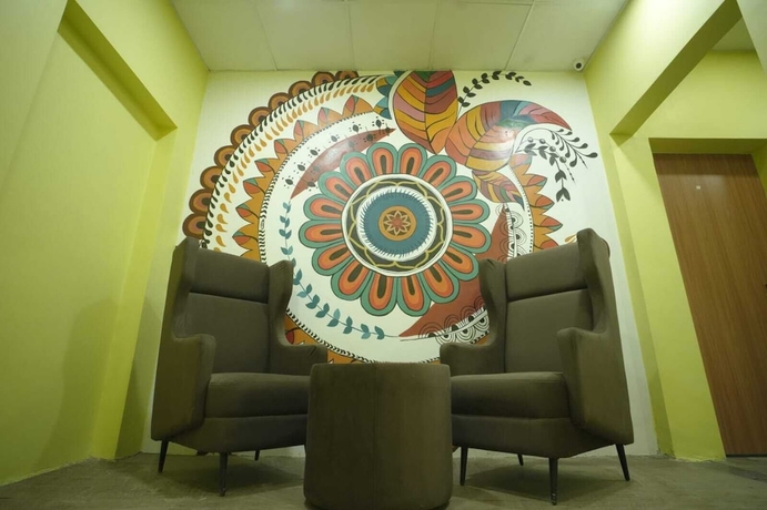 Imagen de los interiores del Hotel Click Find Stay Orderly Bazar. Foto 13