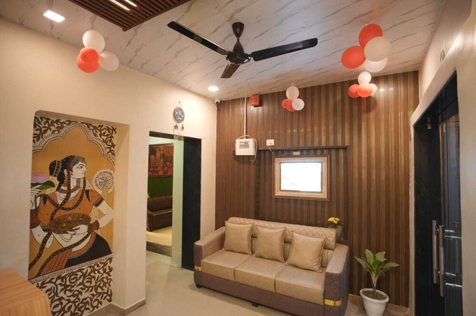Imagen de los interiores del Hotel Click Find Stay Orderly Bazar. Foto 14