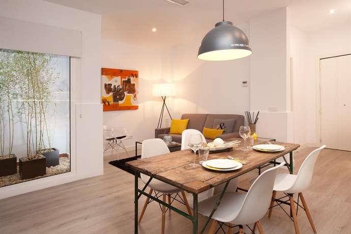 Imagen de los interiores del Hotel Click and Flat Seneca Suites. Foto 10