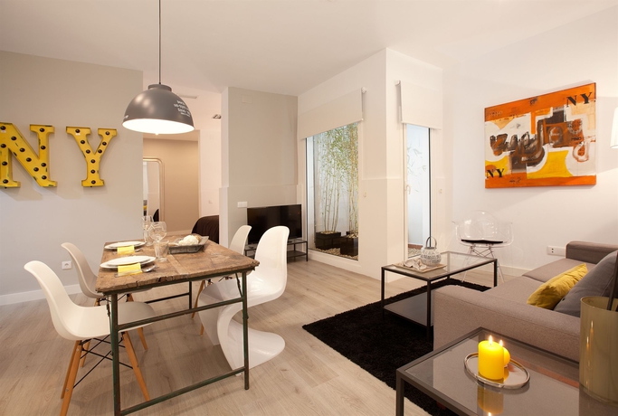 Imagen de los interiores del Hotel Click and Flat Seneca Suites. Foto 13