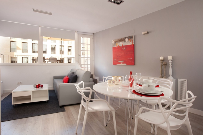 Imagen de los interiores del Hotel Click and Flat Seneca Suites. Foto 15