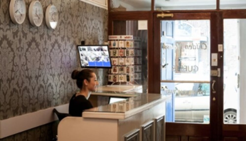 Imagen de los interiores del Hotel Clifden House By Nina. Foto 19