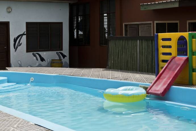 Imagen general del Hotel Cliff Haven Beach Resort. Foto 3