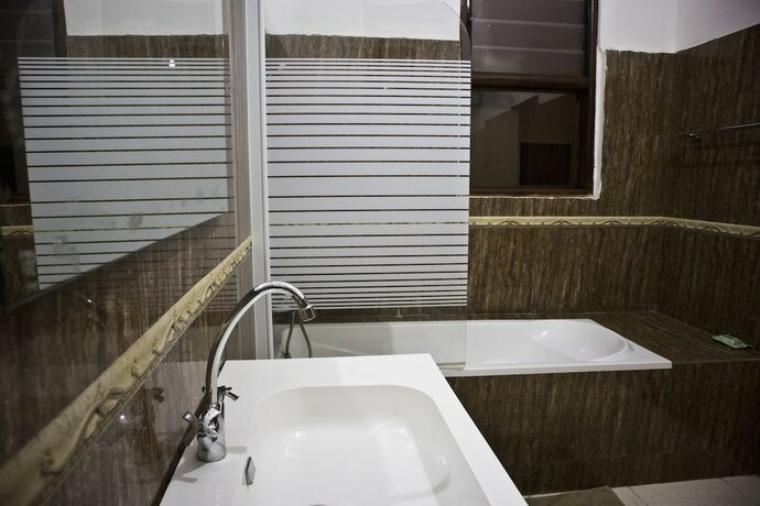 Imagen general del Hotel Cliff Haven Beach Resort. Foto 7