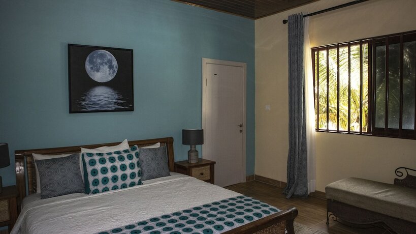 Imagen de la habitación del Hotel Cliff Haven Beach Resort. Foto 18