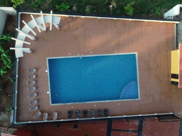 Imagen de la piscina del Hotel Cliff Heaven. Foto 17