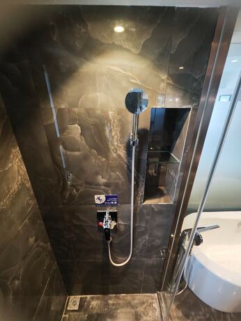 Imagen de la habitación del Hotel Clifford Suites. Foto 14