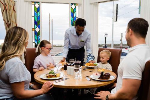 Imagen general del Hotel Cliffs, Blackpool. Foto 8