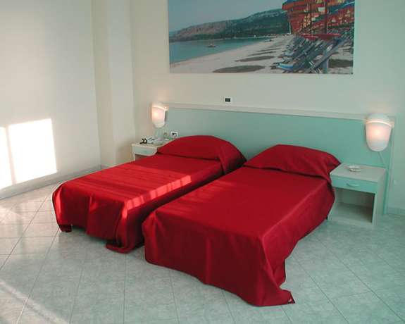 Imagen de la habitación del Hotel Cliffs. Foto 5