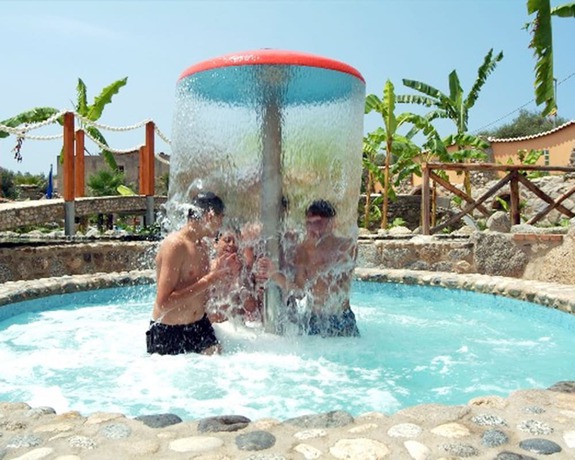 Imagen de la piscina del Hotel Cliffs. Foto 17