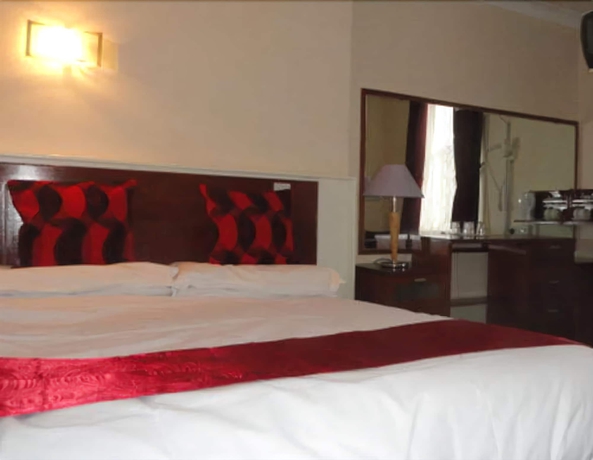 Imagen de la habitación del Hotel Clifton Court. Foto 4