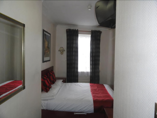 Imagen de la habitación del Hotel Clifton Court. Foto 5