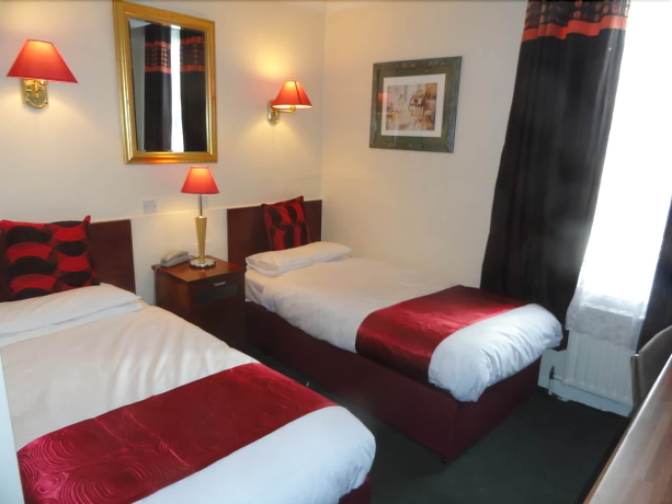 Imagen de la habitación del Hotel Clifton Court. Foto 6