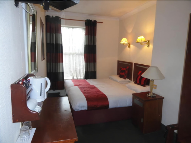 Imagen de la habitación del Hotel Clifton Court. Foto 7