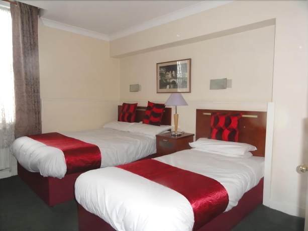 Imagen de la habitación del Hotel Clifton Court. Foto 8