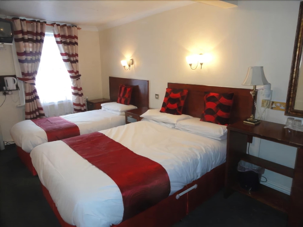 Imagen de la habitación del Hotel Clifton Court. Foto 9