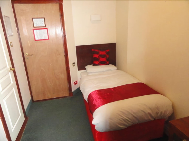 Imagen de la habitación del Hotel Clifton Court. Foto 10