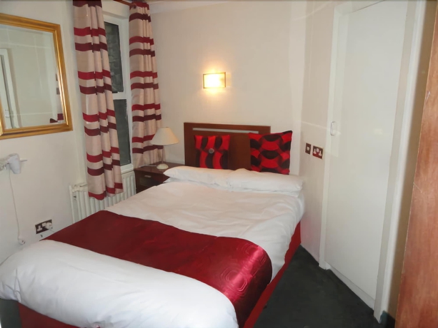 Imagen de la habitación del Hotel Clifton Court. Foto 12