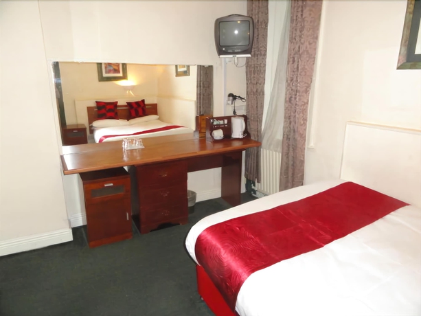 Imagen de la habitación del Hotel Clifton Court. Foto 15
