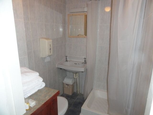Imagen de la habitación del Hotel Clifton Court. Foto 16