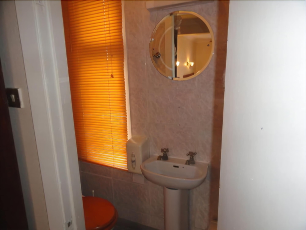 Imagen de la habitación del Hotel Clifton Court. Foto 17