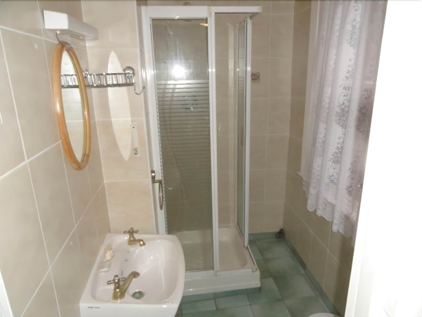 Imagen de la habitación del Hotel Clifton Court. Foto 18