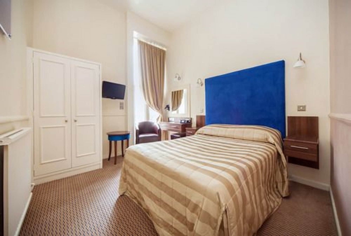 Imagen de la habitación del Hotel Clifton. Foto 3