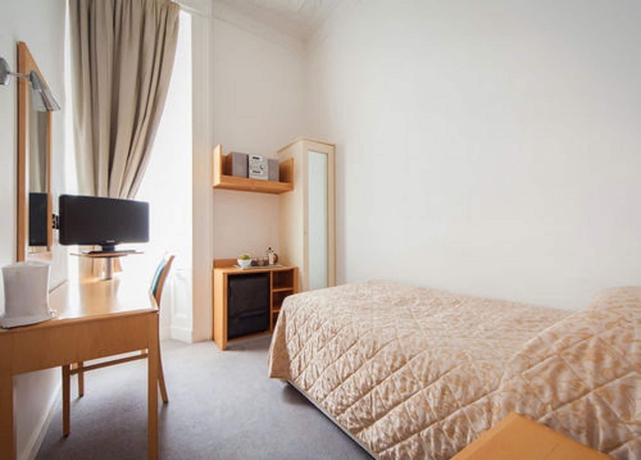 Imagen de la habitación del Hotel Clifton. Foto 12