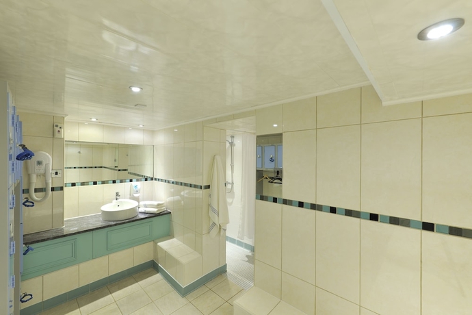 Imagen de la piscina del Hotel Clifton Park. Foto 15