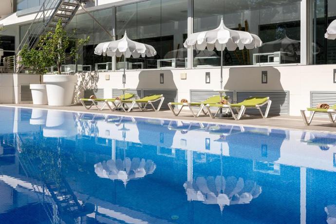Imagen de la piscina del Hotel Climia Belroy. Foto 13