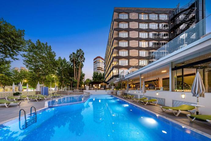 Imagen de la piscina del Hotel Climia Belroy. Foto 14