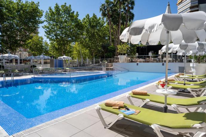 Imagen de la piscina del Hotel Climia Belroy. Foto 15