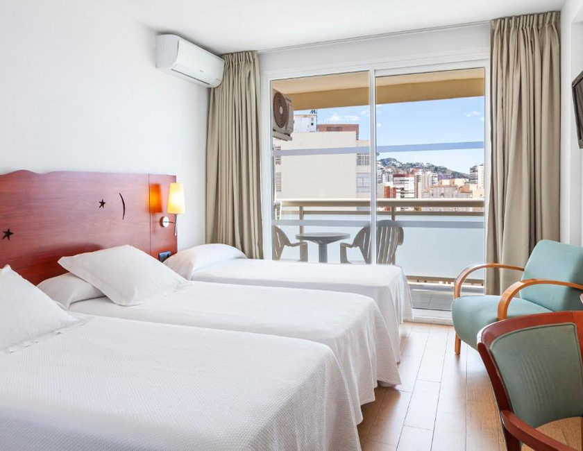 Imagen de la habitación del Hotel Climia Benidorm Plaza. Foto 13