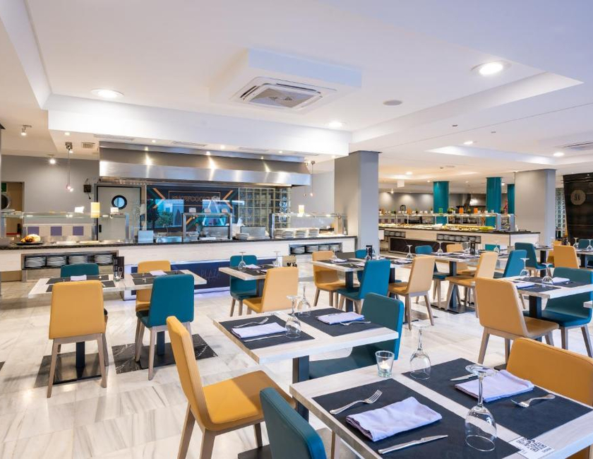 Imagen del bar/restaurante del Hotel Climia Benidorm Plaza. Foto 3