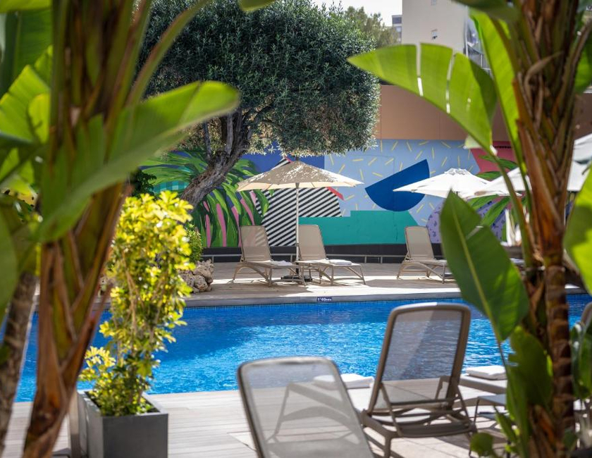 Imagen de la piscina del Hotel Climia Benidorm Plaza. Foto 26
