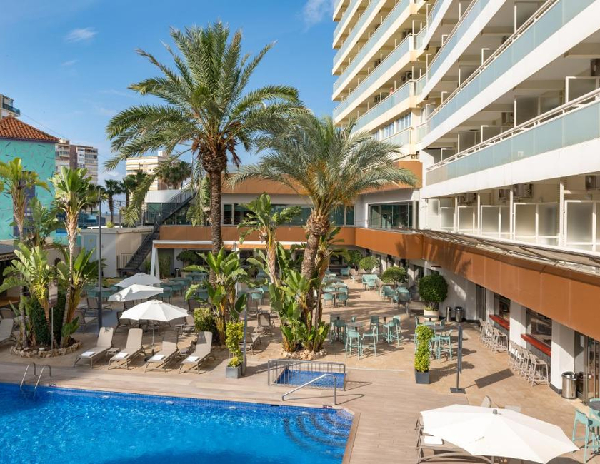 Imagen de la piscina del Hotel Climia Benidorm Plaza. Foto 28
