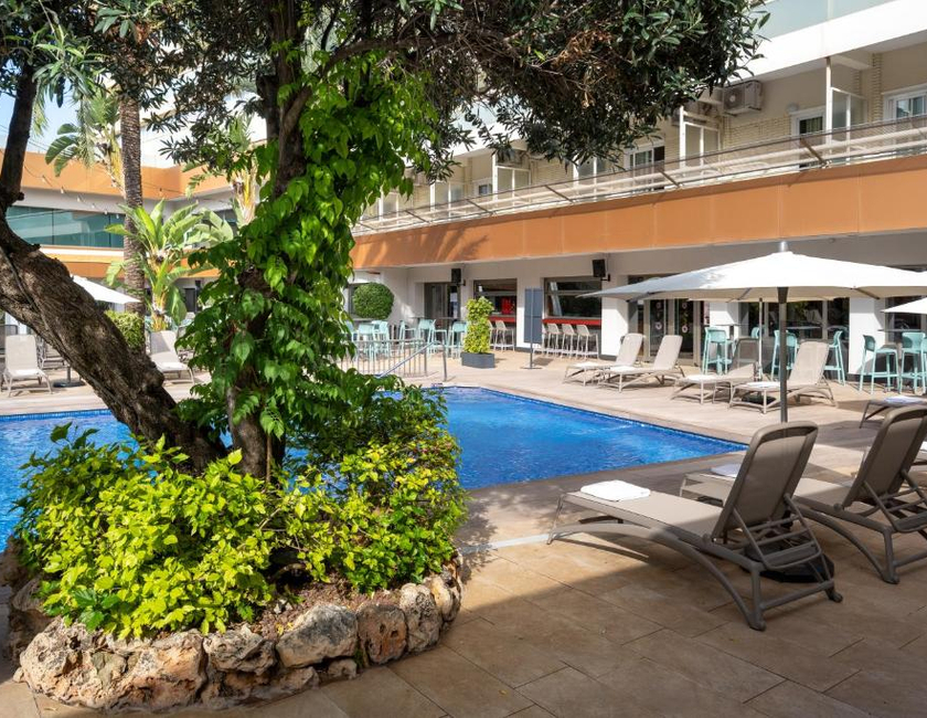 Imagen de la piscina del Hotel Climia Benidorm Plaza. Foto 29