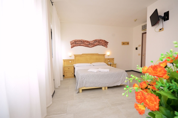 Imagen de la habitación del Hotel Clinton. Foto 6