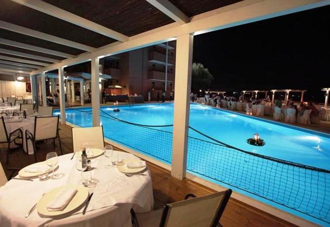 Imagen de la piscina del Hotel Clio. Foto 11