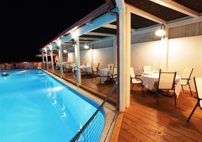 Imagen de la piscina del Hotel Clio. Foto 12