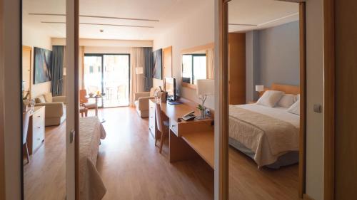 Imagen de la habitación del Hotel Clipper - EL DELFÍN VERDE RESORTS - Platja de Pals. Foto 9