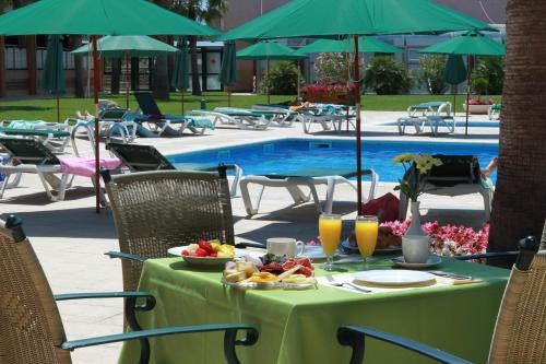 Imagen de la piscina del Hotel Clipper - EL DELFÍN VERDE RESORTS - Platja de Pals. Foto 20