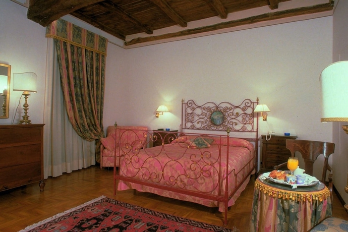 Imagen de la habitación del Hotel Clitunno. Foto 4