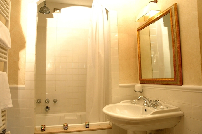 Imagen de la habitación del Hotel Clitunno. Foto 11