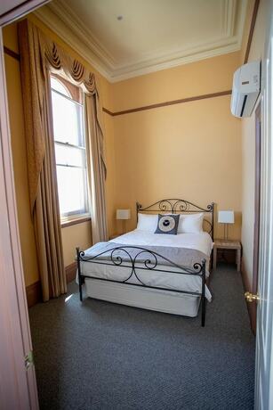 Imagen de la habitación del Hotel Clocktower Suites. Foto 15