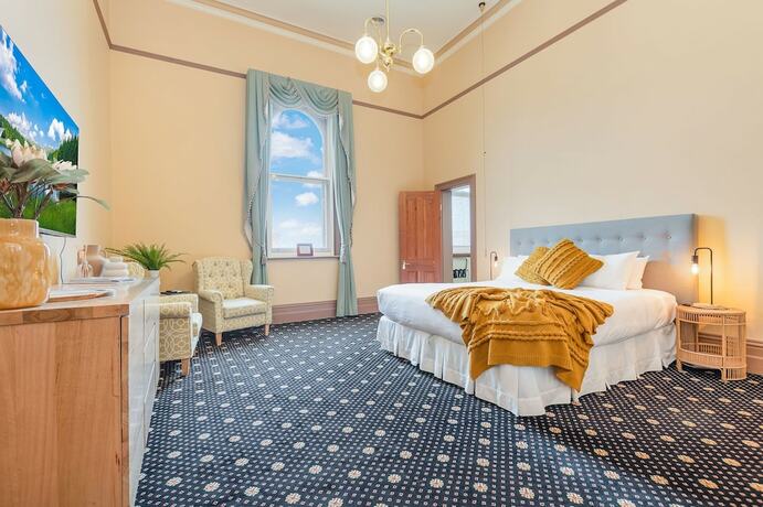 Imagen de la habitación del Hotel Clocktower Suites. Foto 18