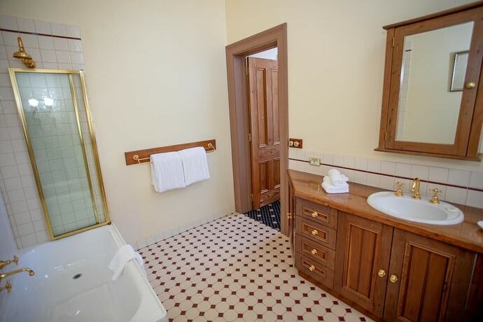 Imagen de la habitación del Hotel Clocktower Suites. Foto 19