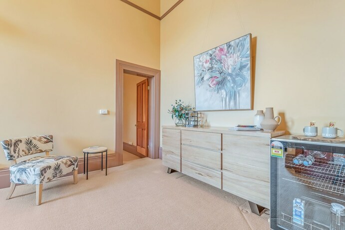 Imagen de la habitación del Hotel Clocktower Suites. Foto 30